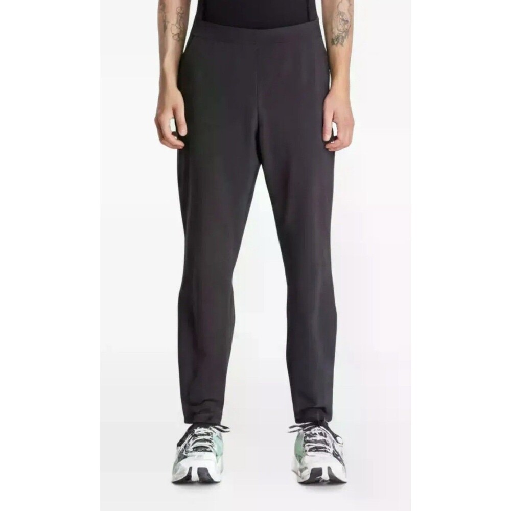 On Cloud Weather Winter Pants in Mulberry Men Medium NWT. Retails $207